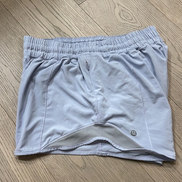 Blue periwinkle lululemon shorts size 8 great condition - Picture 3 of 7